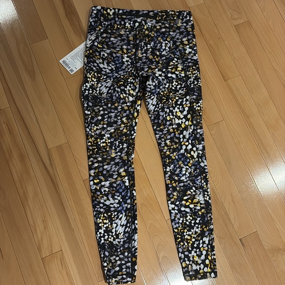 NWT Lululemon Speed Up Tight 28" *Full-On Luxtreme Metropolis Glow Multi -size 8 - Picture 16 of 16